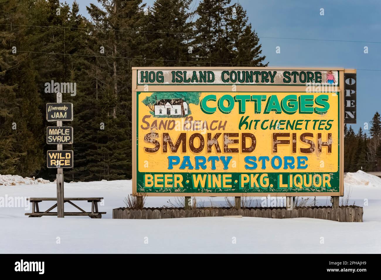 Sign for harming cottages at Hog Island Country Store along U.S. 2 in the Upper Peninsula, Michigan, USA [No property release; editorial licensing onl Stock Photo