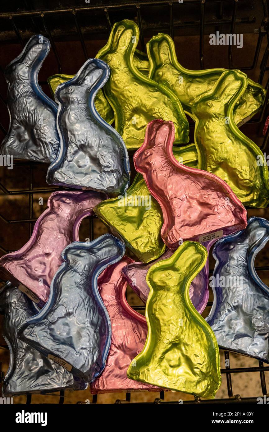 Foil wrapped chocolates hires stock photography and images Alamy