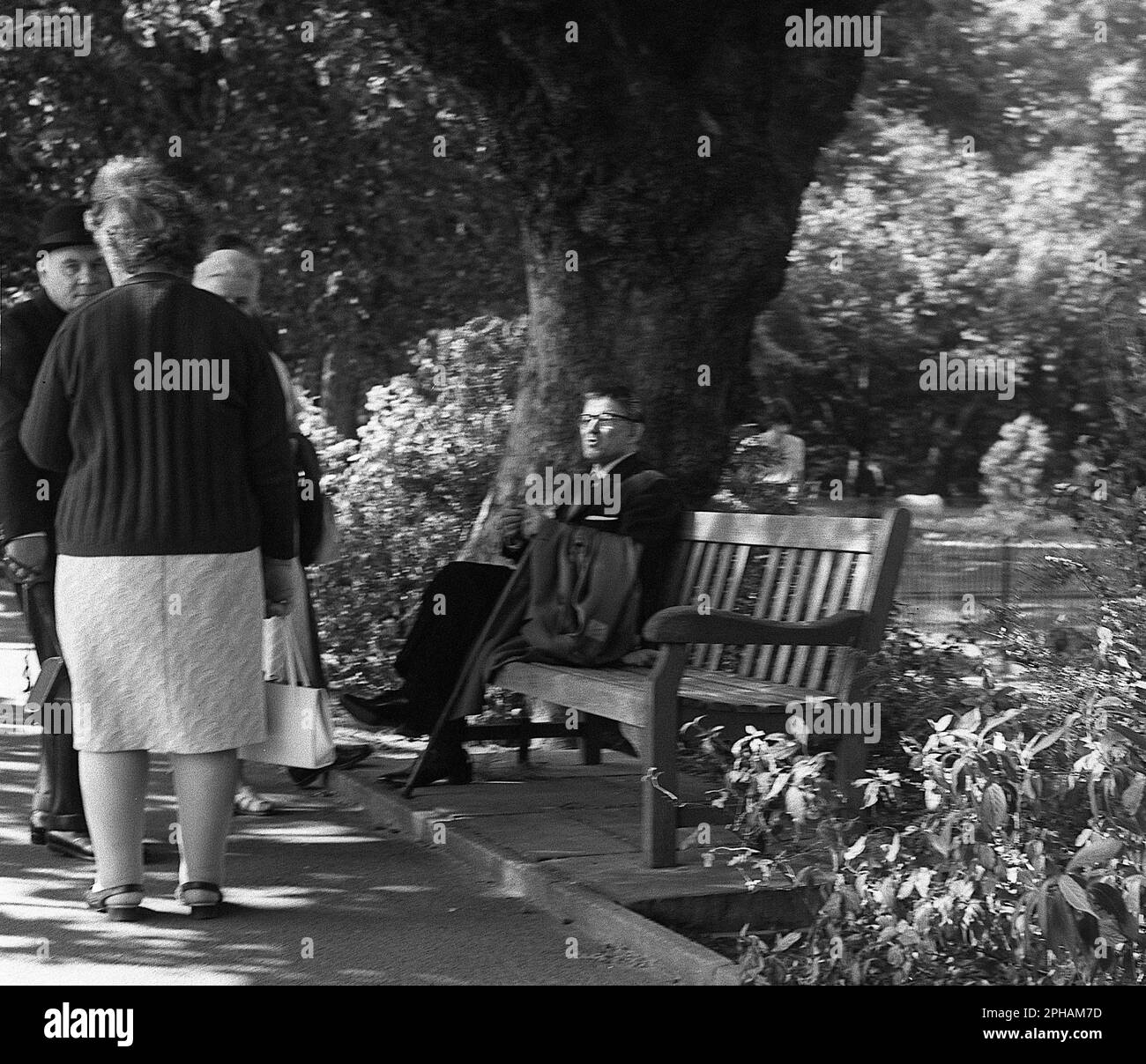 London 1970s Man Walking Hi res Stock Photography And Images Alamy london-1970s-man-walking-hi-res-stock-photography-and-images-alamy