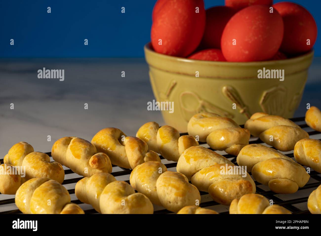 Greek Easter eggs and traditional cookies. Close up Stock Photo Alamy