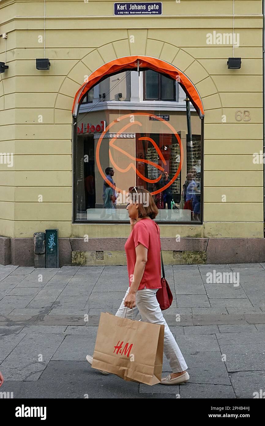 Norway, Oslo, Karl Johans gate is the main street of downtown Oslo, and