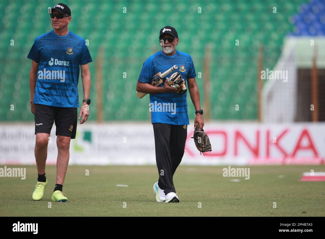 Tiger bowling Coach Allan Donald and Head Coach Chandika Hathurusingha