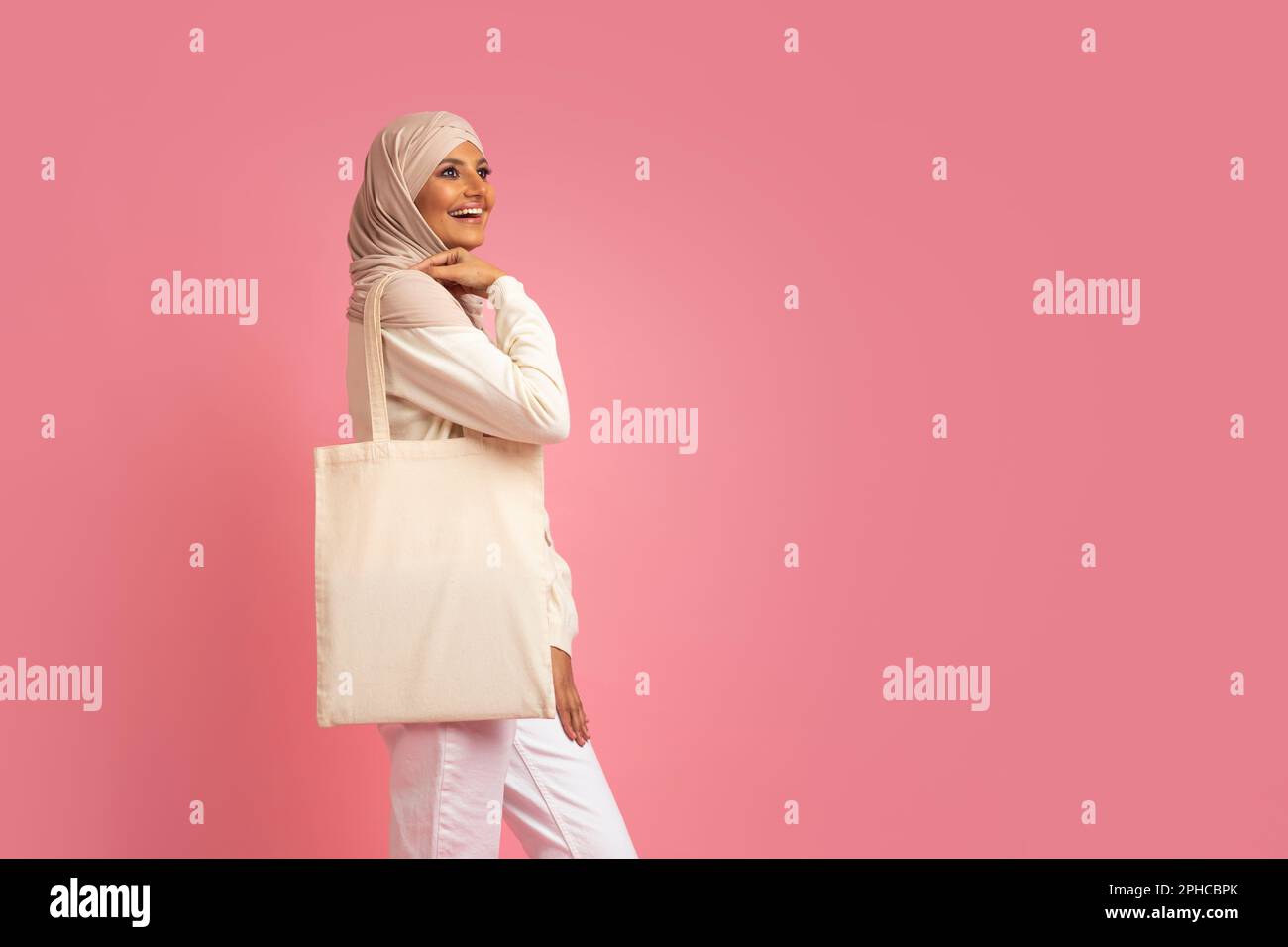 Print hijab hi-res stock photography and images - Alamy