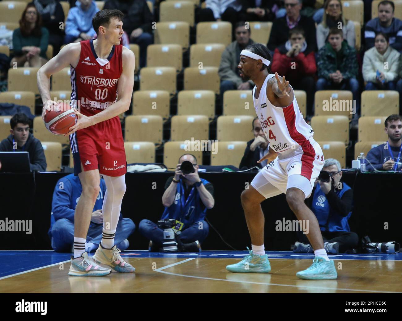 Isiaha MIKE of JL BOURG-EN-BRESSE and Rodions KURUCS of SIG Strasbourg  during the French cup, Top 8, quarter-finals Basketball match between JL  Bourg-en-Bresse and SIG Strasbourg on March 18, 2023 at Arena