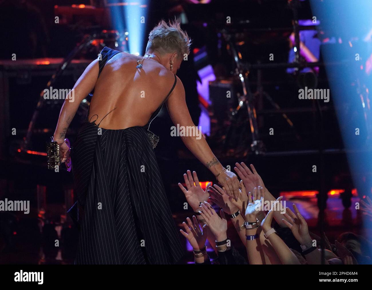 Pink Greets Fans In The Audience After Accepting The Icon Award At The