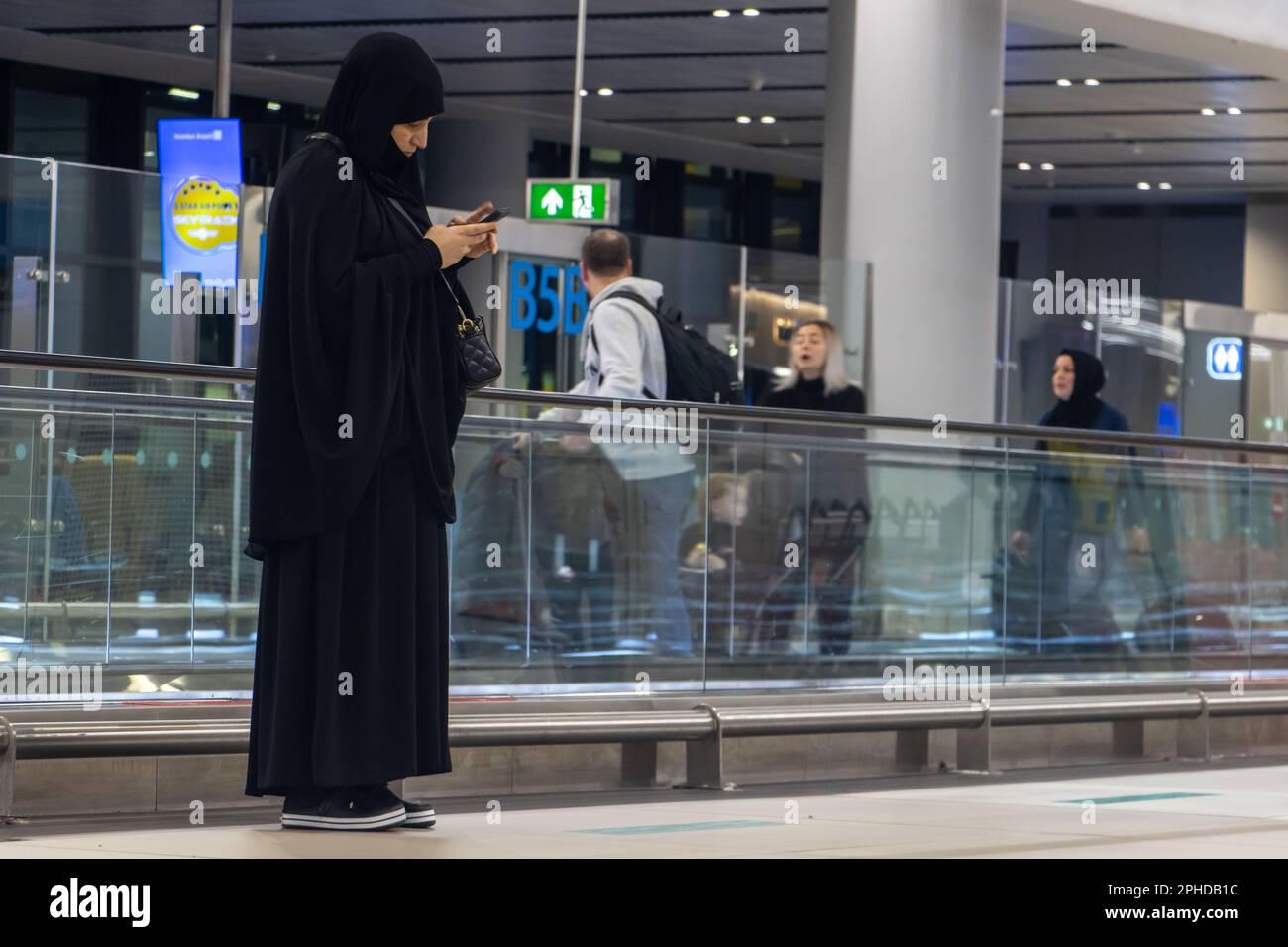 ISTANBUL, TURKEY, JAN 19 2023, Woman in traditional Muslim dress at the airport Stock Photo