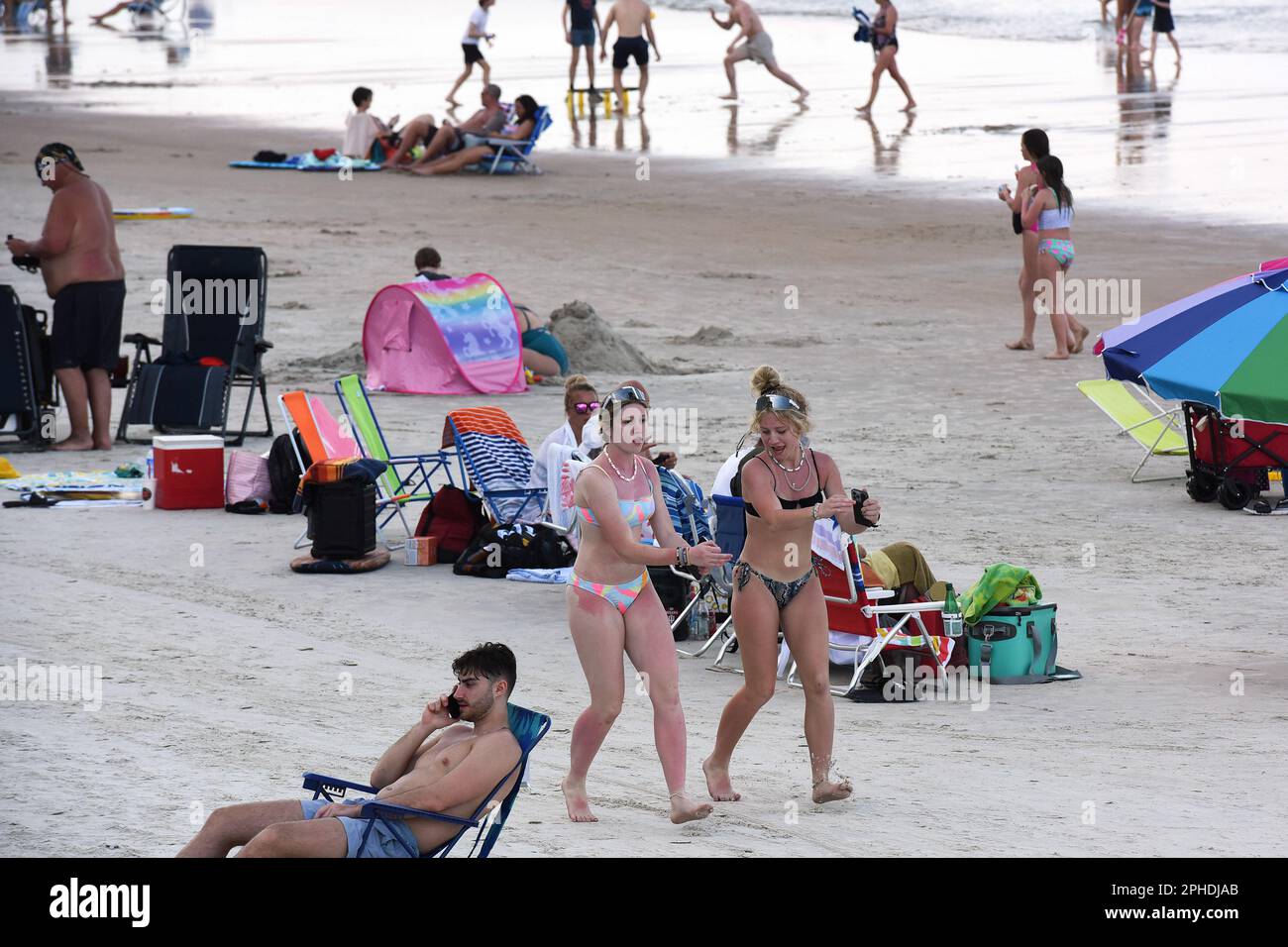 Daytona Beach, United States. 27th Mar, 2023. People enjoy above