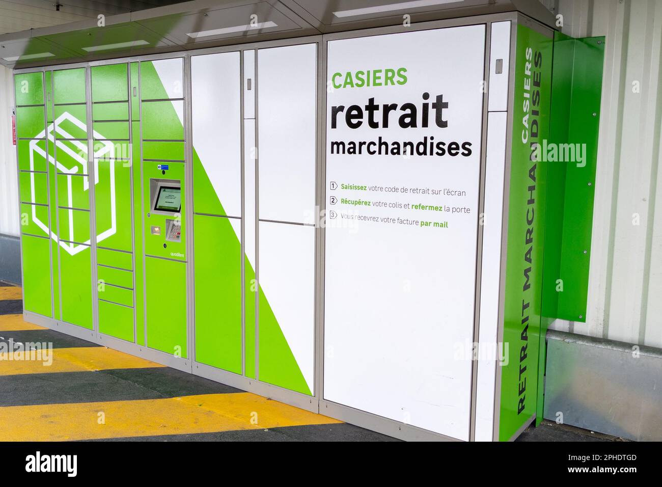 Bordeaux , Aquitaine France - 03 19 2023 : Leroy Merlin logo brand and text  sign white green box hub withdrawal of goods Locker Delivery Store boxes  Stock Photo - Alamy