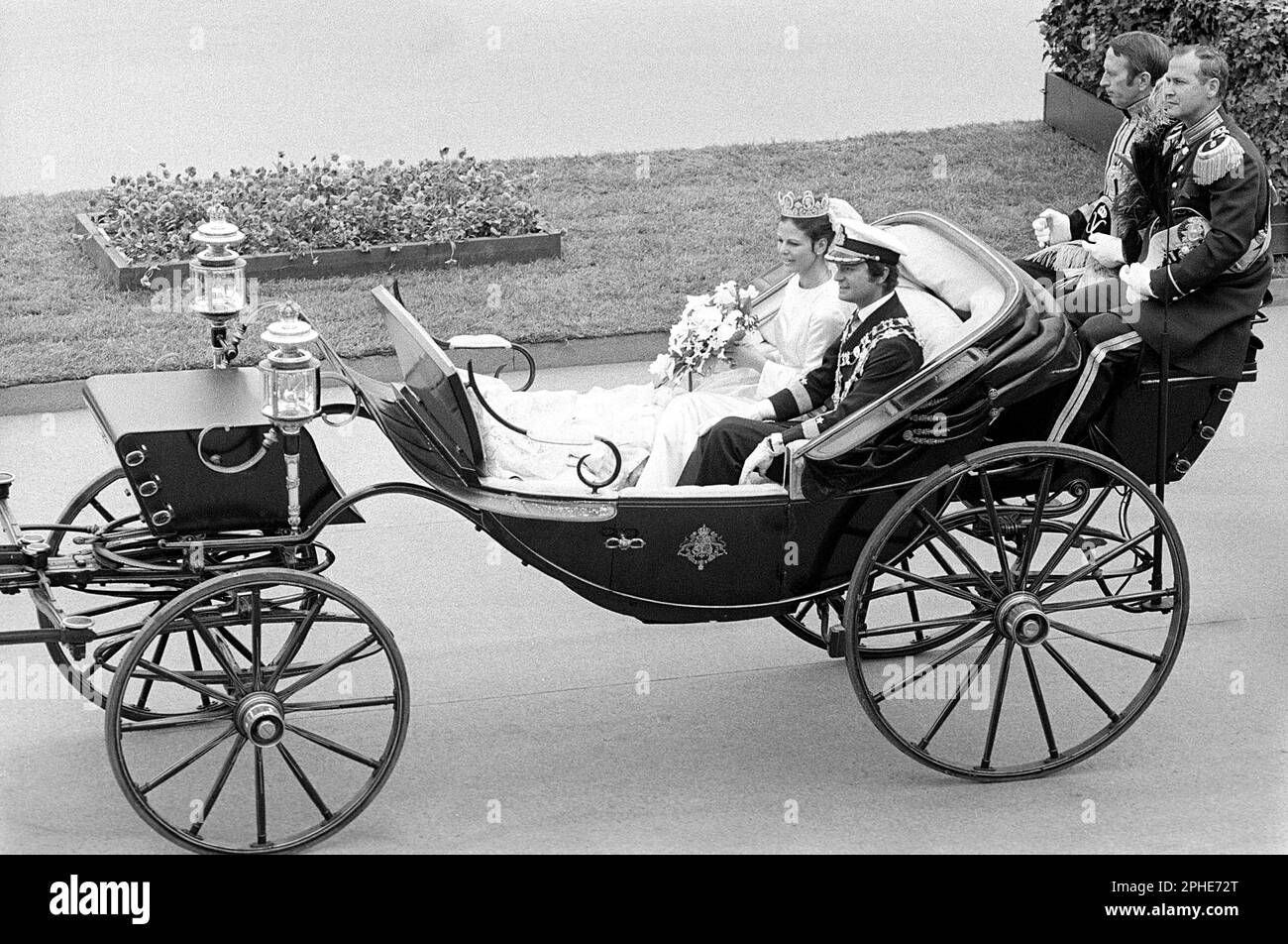 Wedding of Carl XVI Gustaf and Silvia Sommerlath. Carl XVI Gustaf, King of Sweden. Born 30 april 1946. The wedding 19 june 1976 in Stockholm. Queen Silvia in her wedding dress with king Carl XVI Gustaf. Stock Photo