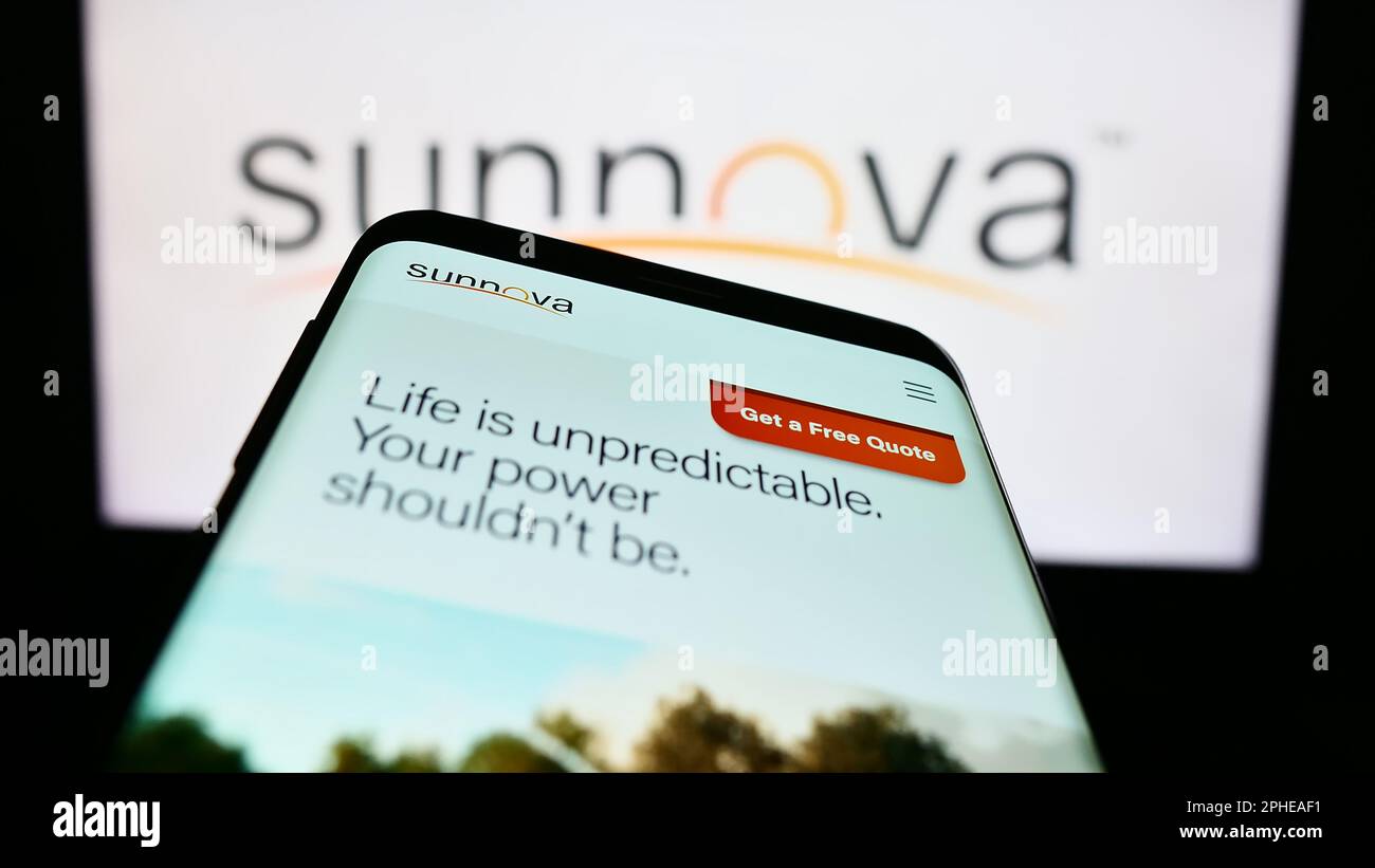 Mobile phone with website of US company Sunnova Energy International