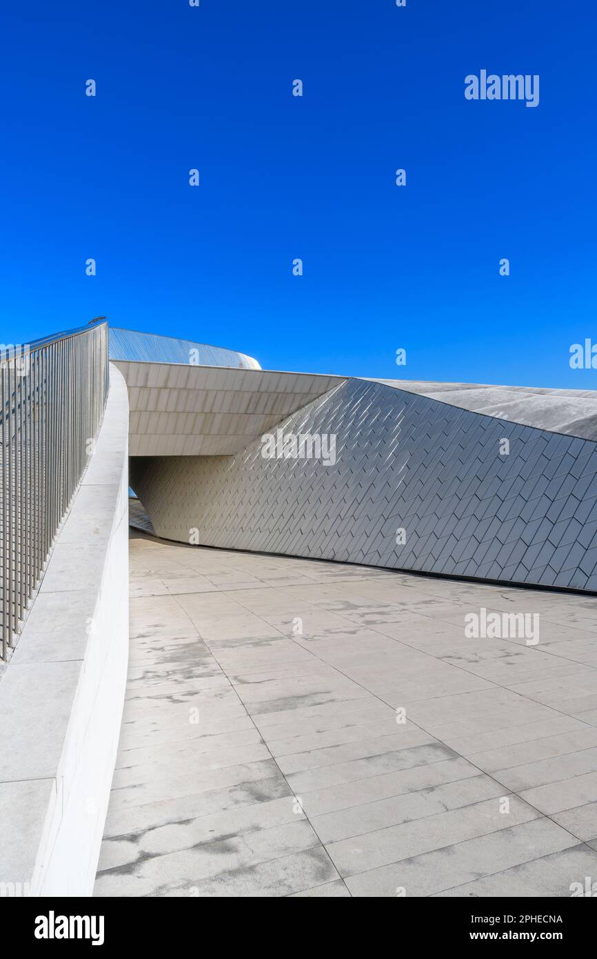 The new curvaceous extension to MAAT, the Museum of Art, Architecture and Technology (Museu de Arte, Arquitetura e Tecnologia) in Lisbon, Portugal. Stock Photo