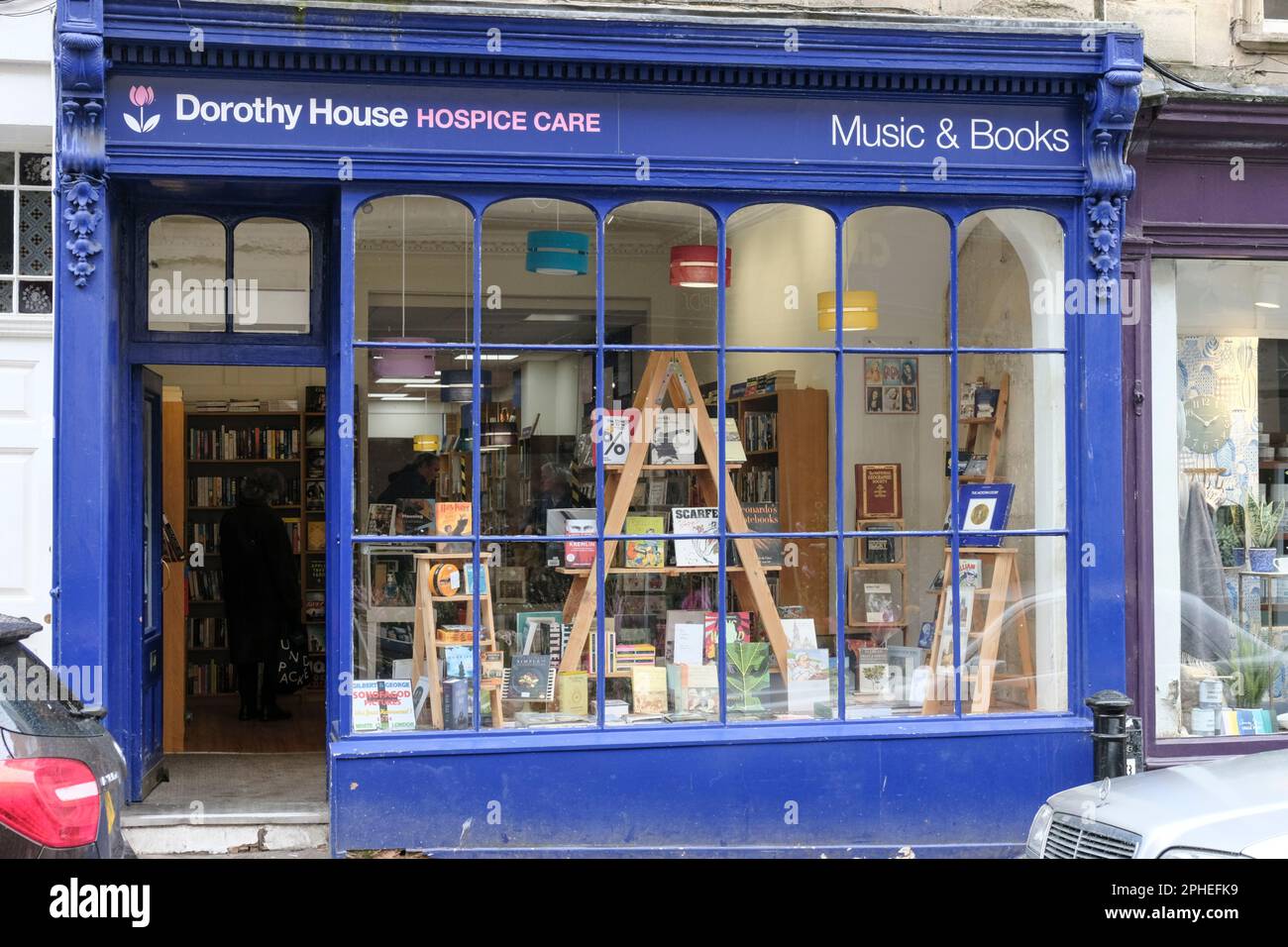 Views around Bath City Centre. Shopfront of Dorothy House hospice Care, charity shop Stock Photo