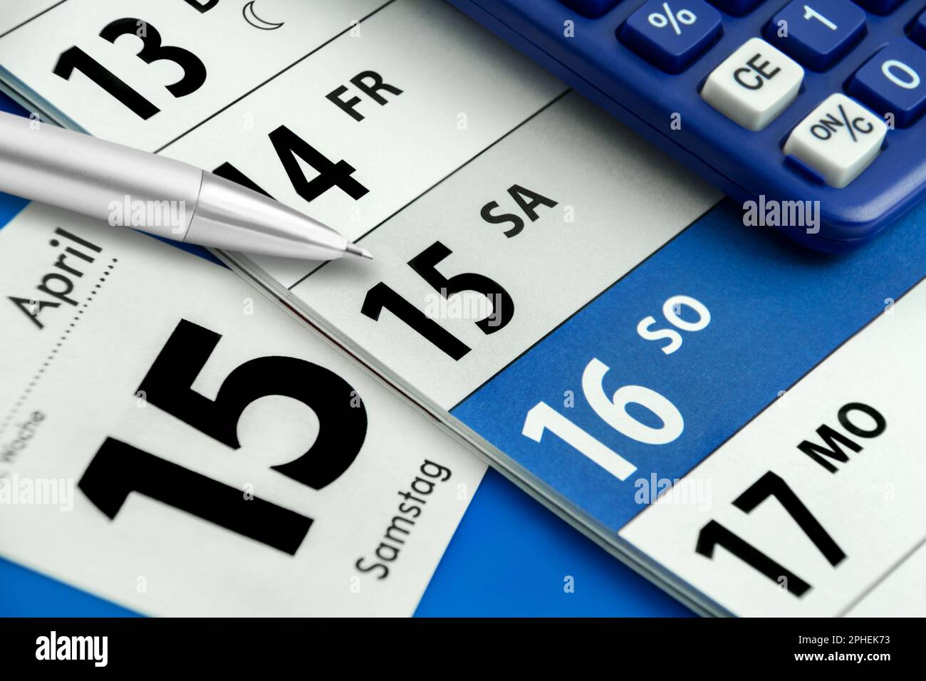 Deutscher Kalender Datum 15. April 2023 und Rechner Stock Photo - Alamy