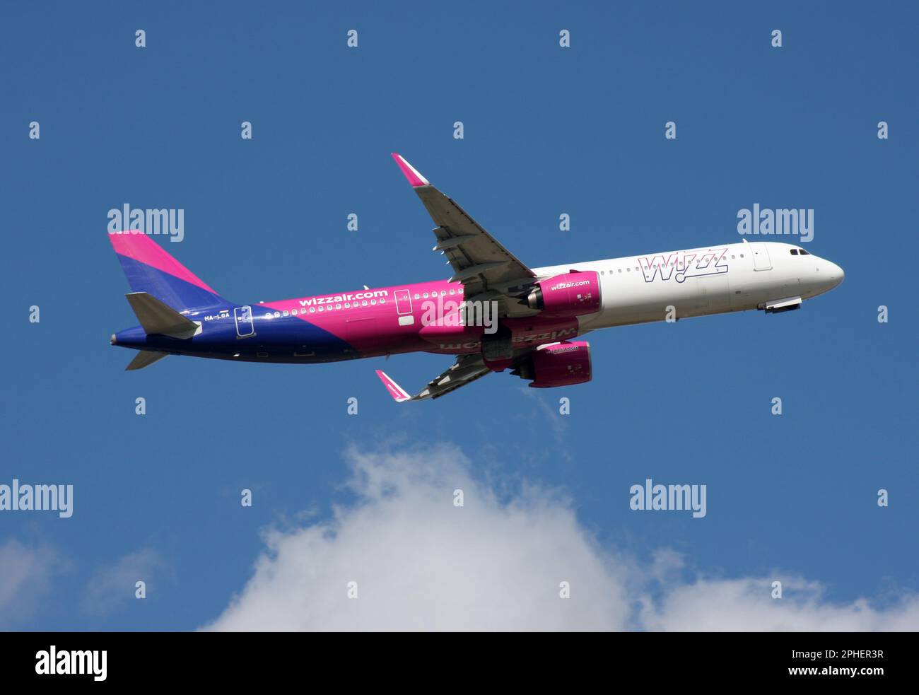 Airbus a321 271nx hi-res stock photography and images - Alamy