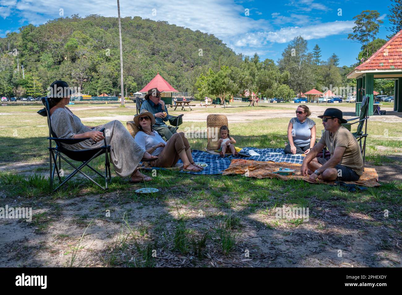 A family picnic under the shade of a tree at Bobbin Head, Kuring-Gai Chase National Park on the Hawkesbury River, Sydney, New South Wales, Australia a Stock Photo