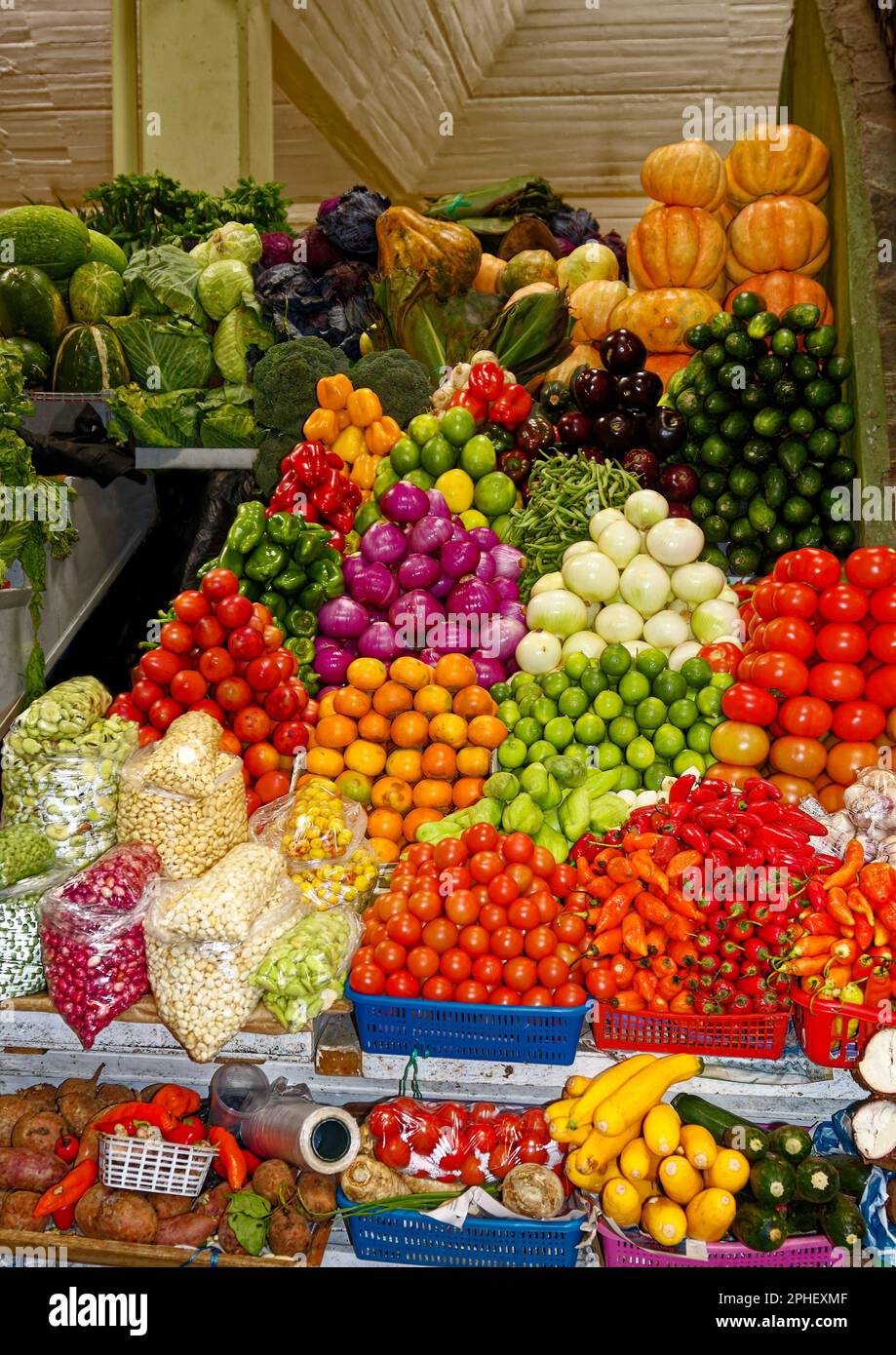 fresh produce display, vegetables, fruits, colorful, nutritious, food