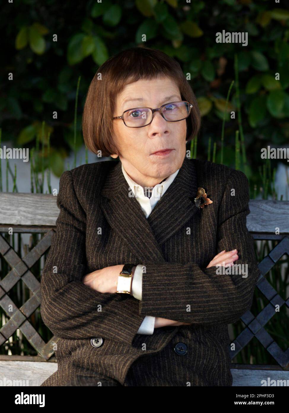 LINDA HUNT in NCIS: LOS ANGELES (2009), directed by TERRENCE O'HARA. Credit: CBS TELEVISION / Album Stock Photo