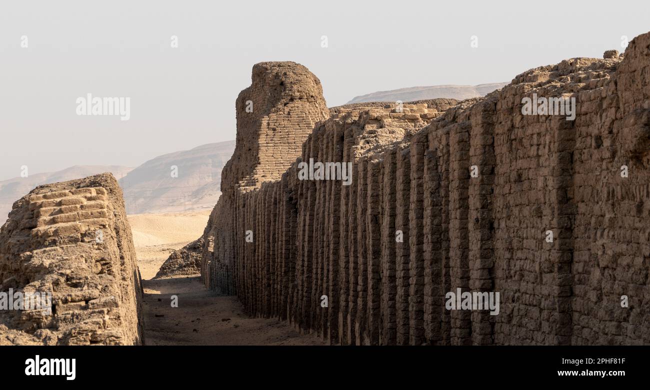 The massive mud brick enclosure of King Khasekhemwy of 2nd Dynasty at Shunet el Zebib, Abydos Middle Egypt Stock Photo