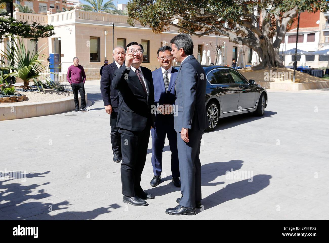 Technology news and reviews image