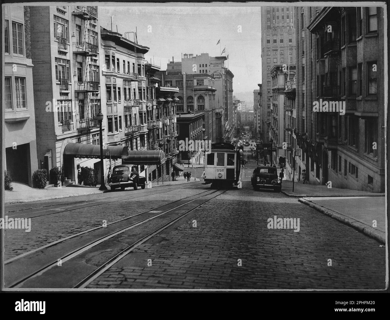 San Francisco's cable cars climbing the Powell Street Hill, San Francisco, CA, circa 1945. (Photo by Office of War Information) Stock Photo