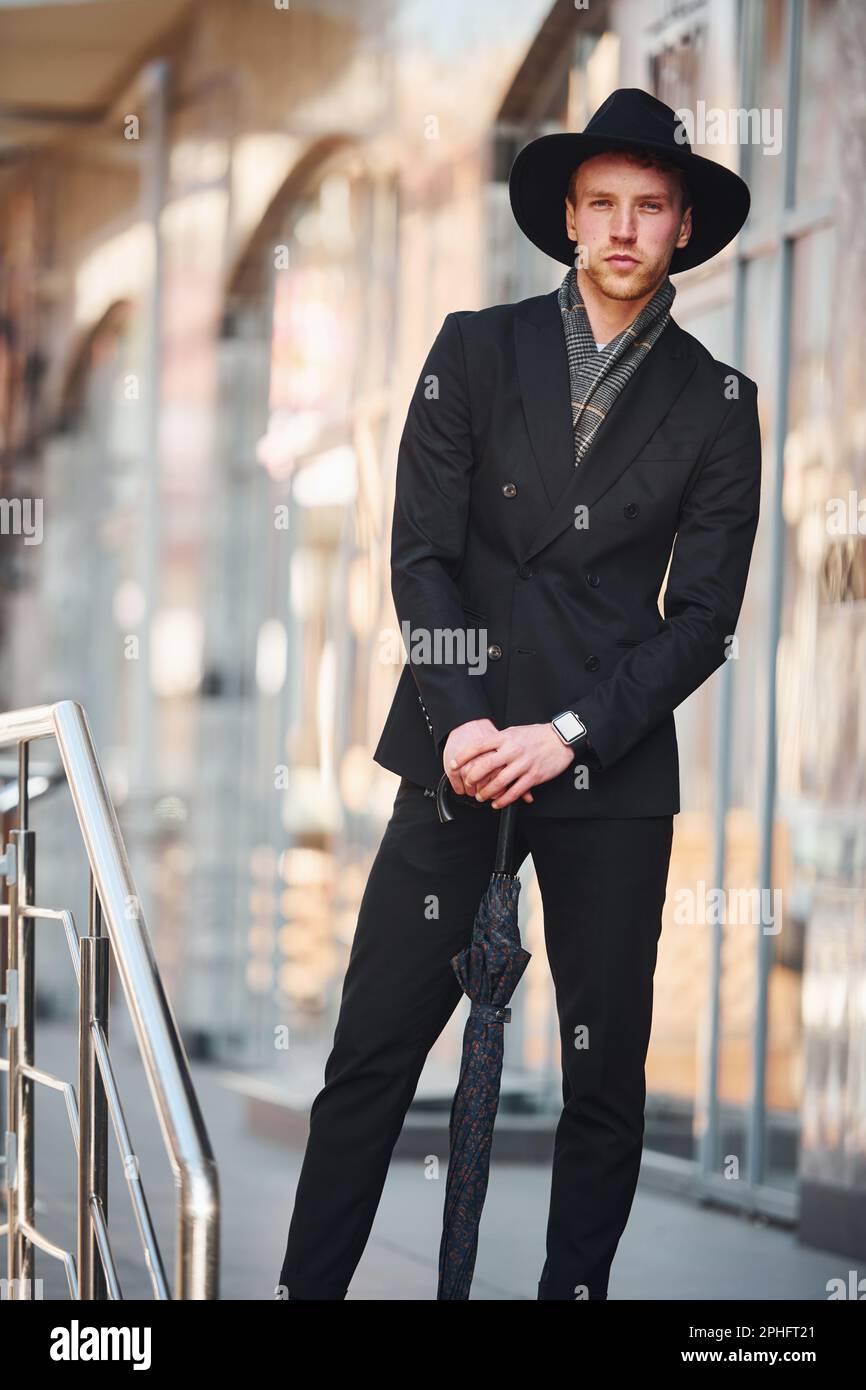 Black model outdoors hi-res stock photography and images - Alamy