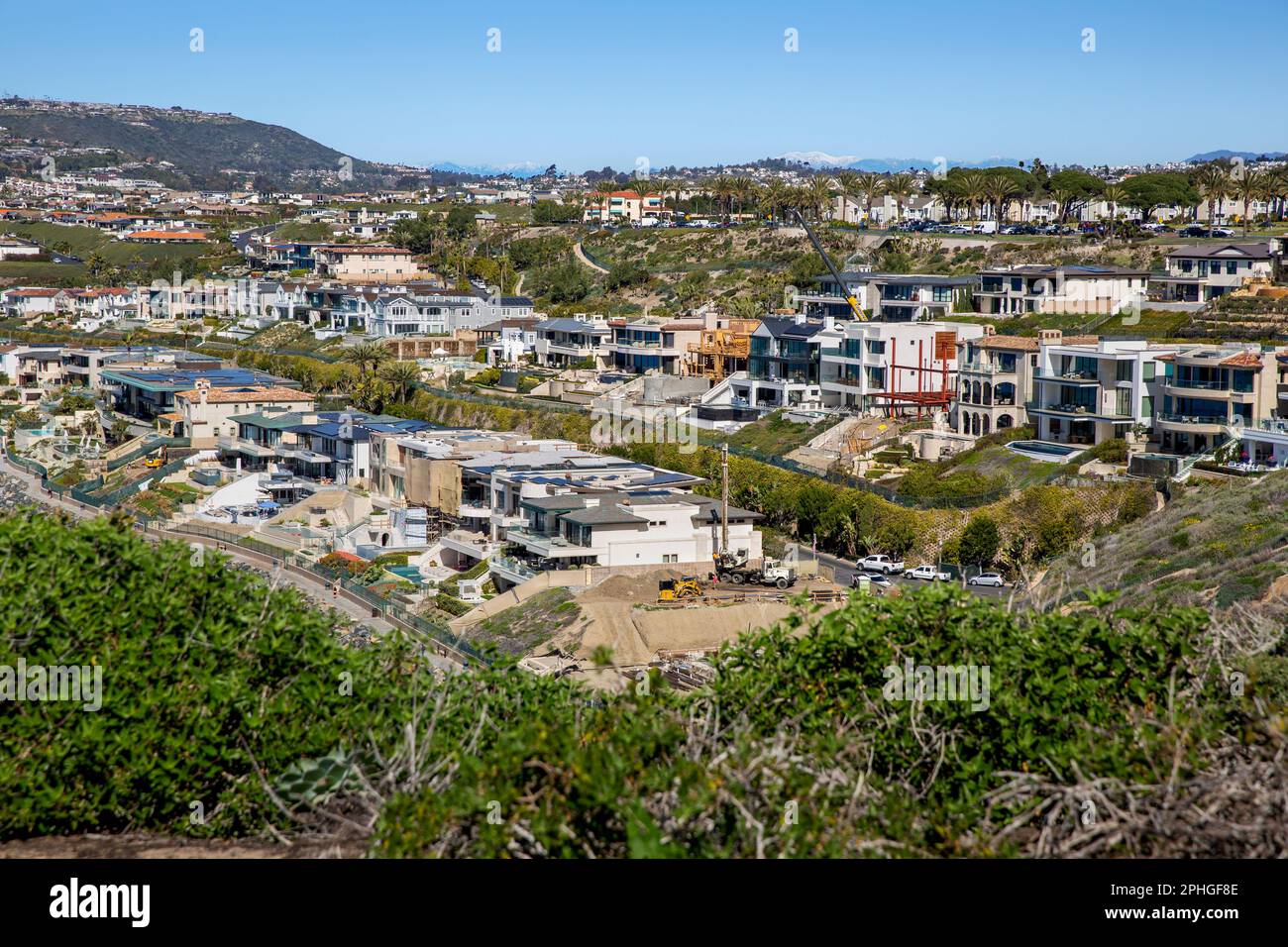 New Pacific Coast luxury home construction and vacation homes along