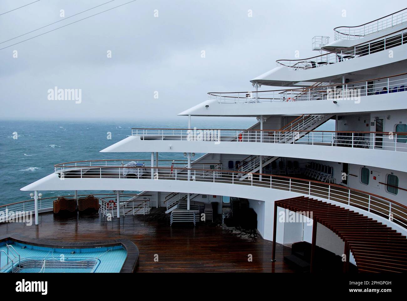 Cruise ships in ports hi-res stock photography and images - Alamy