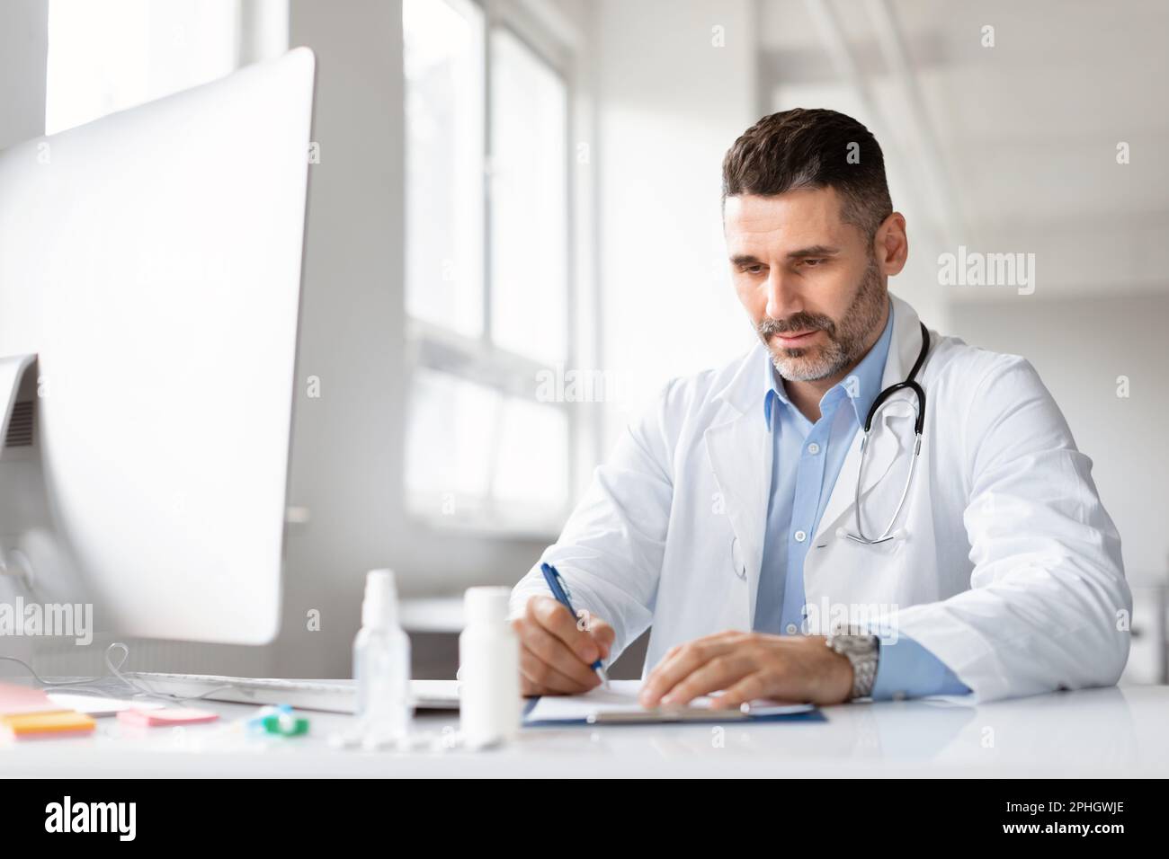 Pharmacist computer office hi-res stock photography and images - Alamy