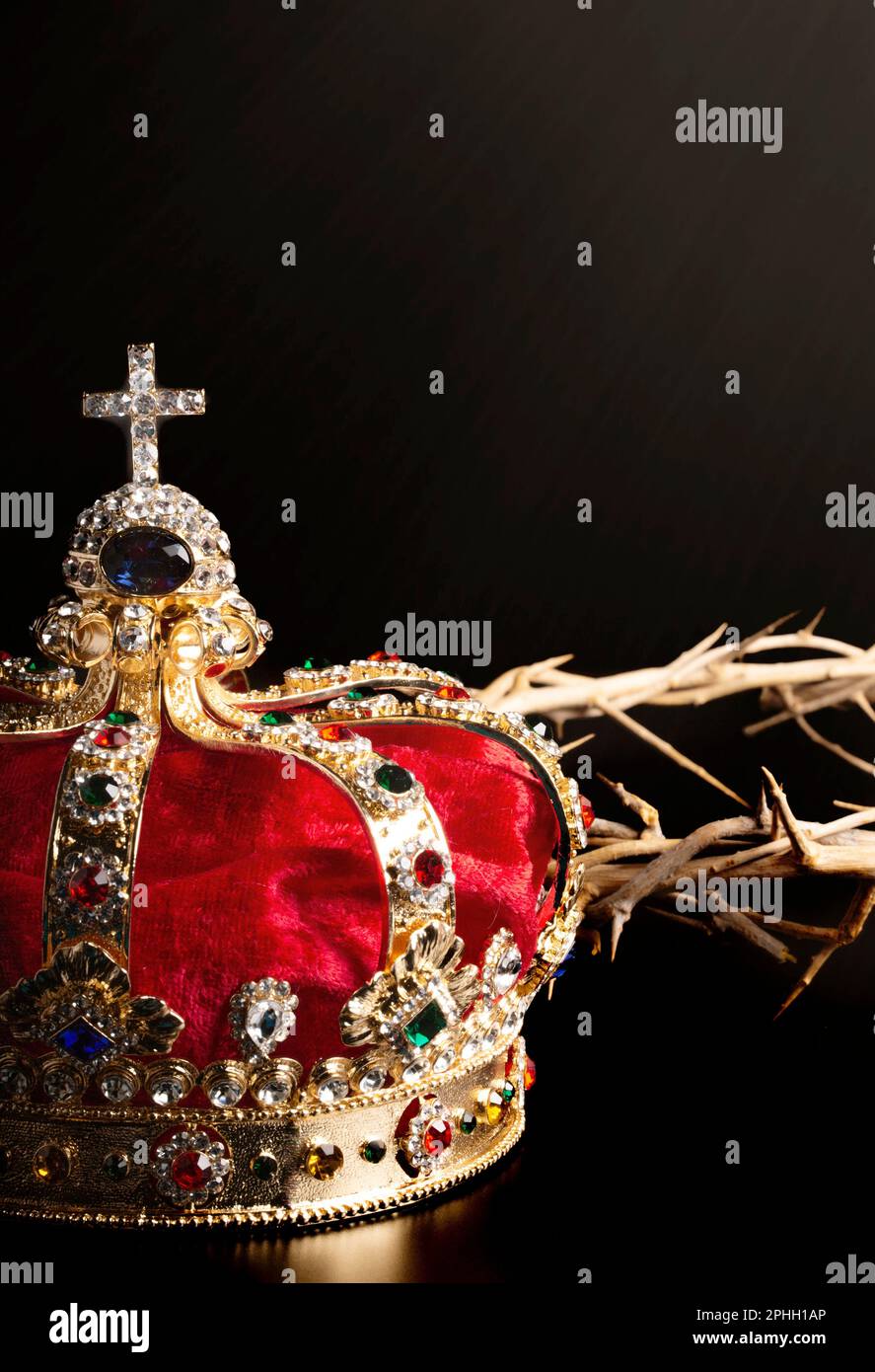 Gold crown of thorns hi-res stock photography and images - Alamy