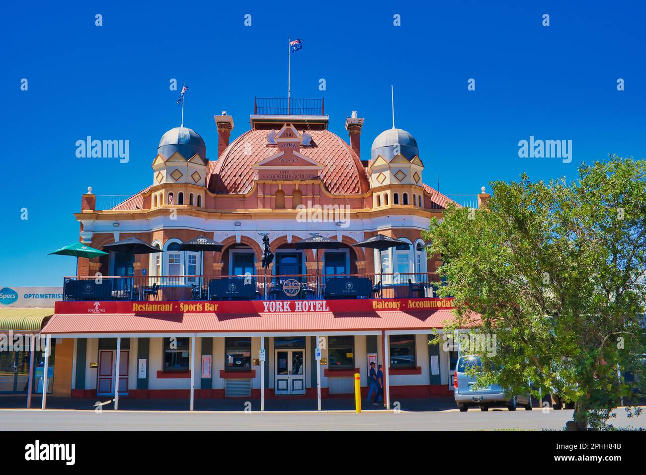 The opulent York Hotel in Hannan Street in Kalgoorlie, Western Australia, in 1900 designed by architect Daniel Edmunds in Federation Anglo-Dutch style Stock Photo
