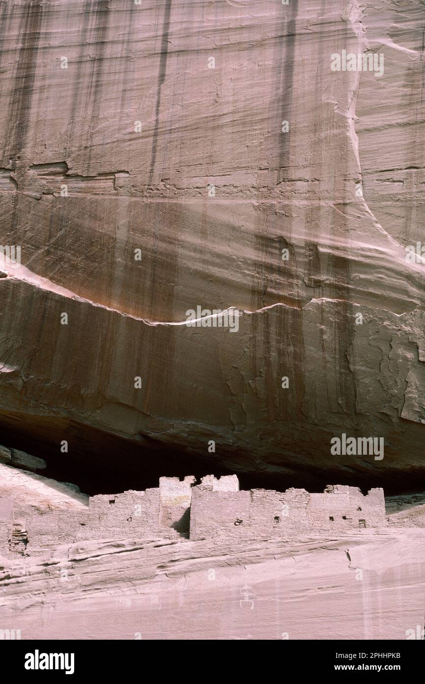 Anasazi ruins (White House Ruins) at Canyon de Chelly National Monument, Chinle, Arizona, USA Stock Photo