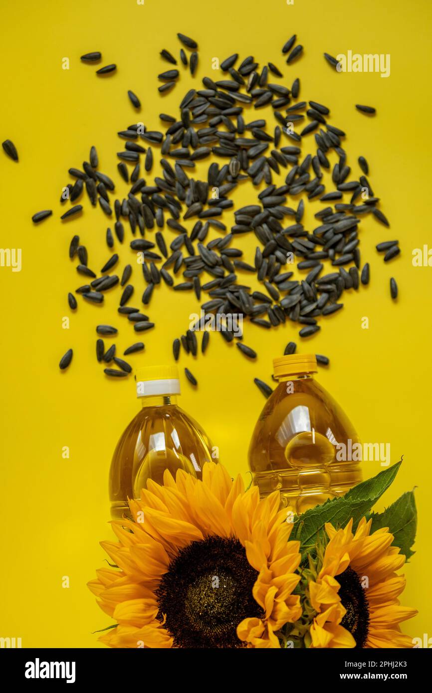 Bottles cooking oil sunflowers hi-res stock photography and images - Alamy