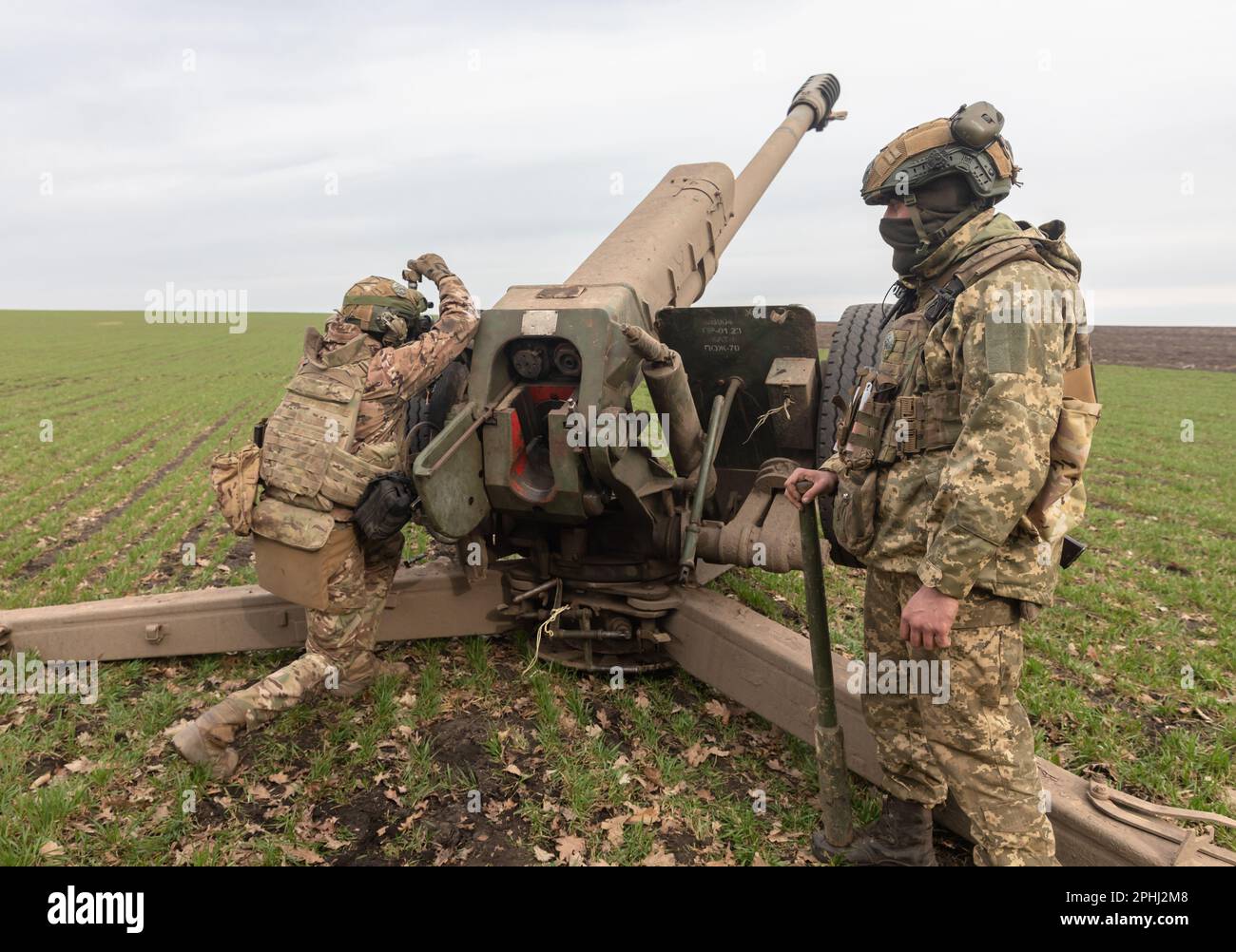A Ukrainian Armed Forces soldier is seen pointing a 122mm howitzer D-30 ...