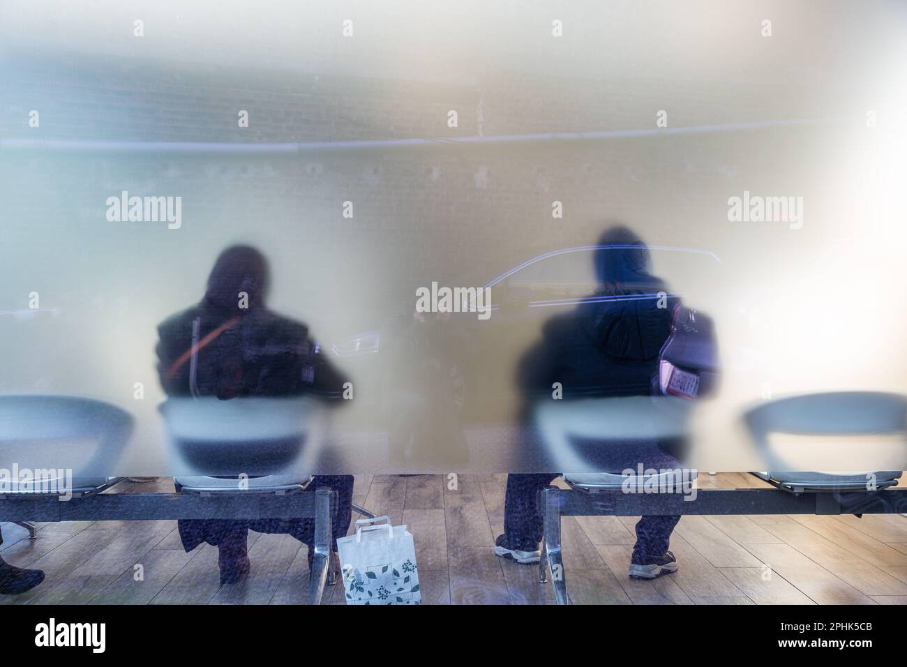 Two chairs in waiting room hi-res stock photography and images - Alamy
