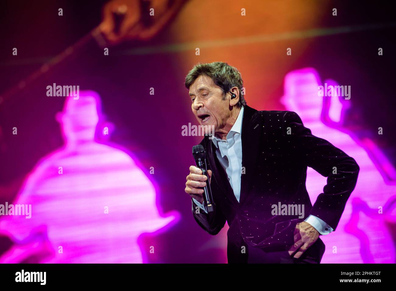gianni-morandi-during-his-concert-of-the-go-gianni-go-tour-at
