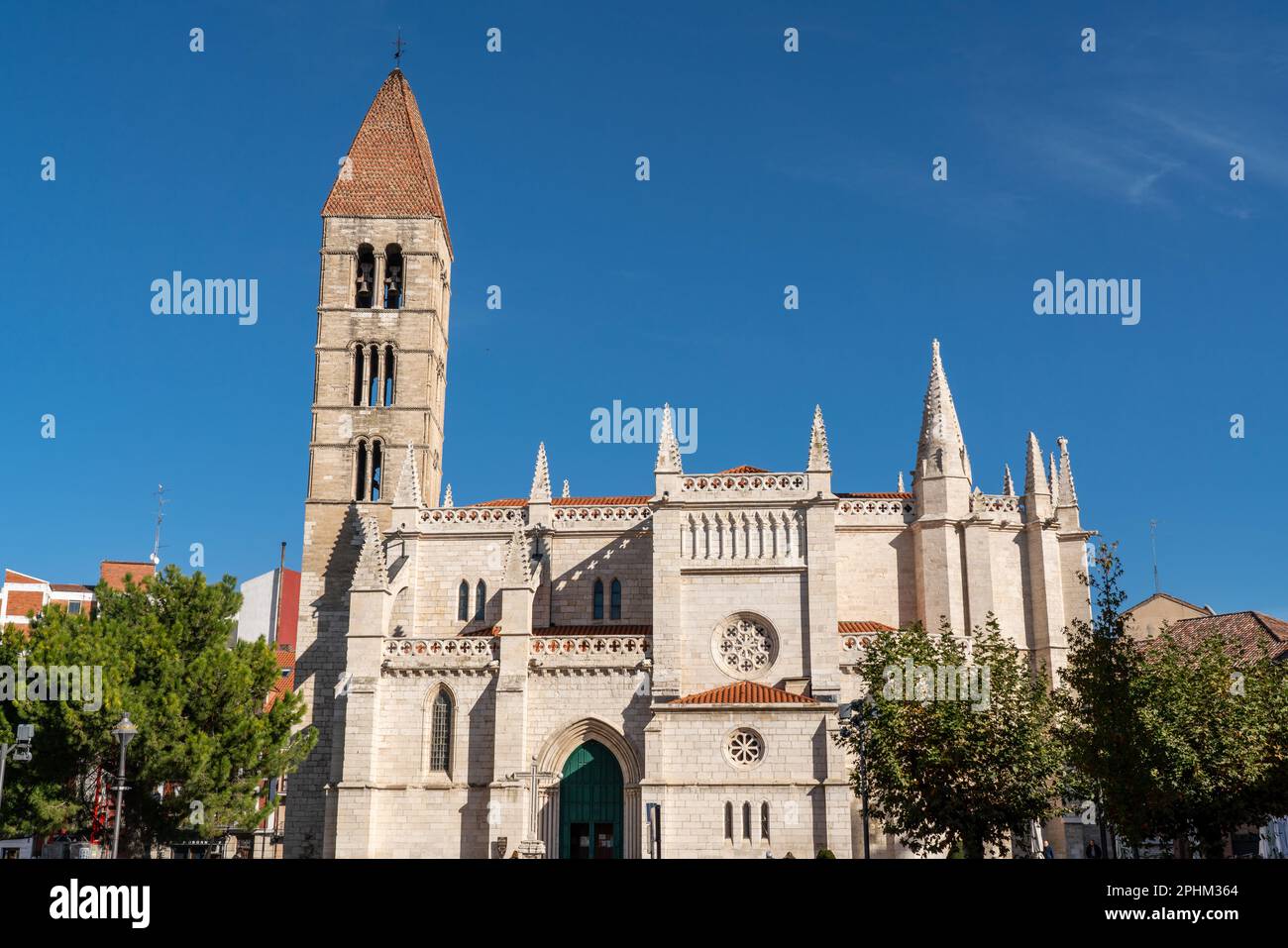 Time lapse town hall square hi-res stock photography and images - Alamy