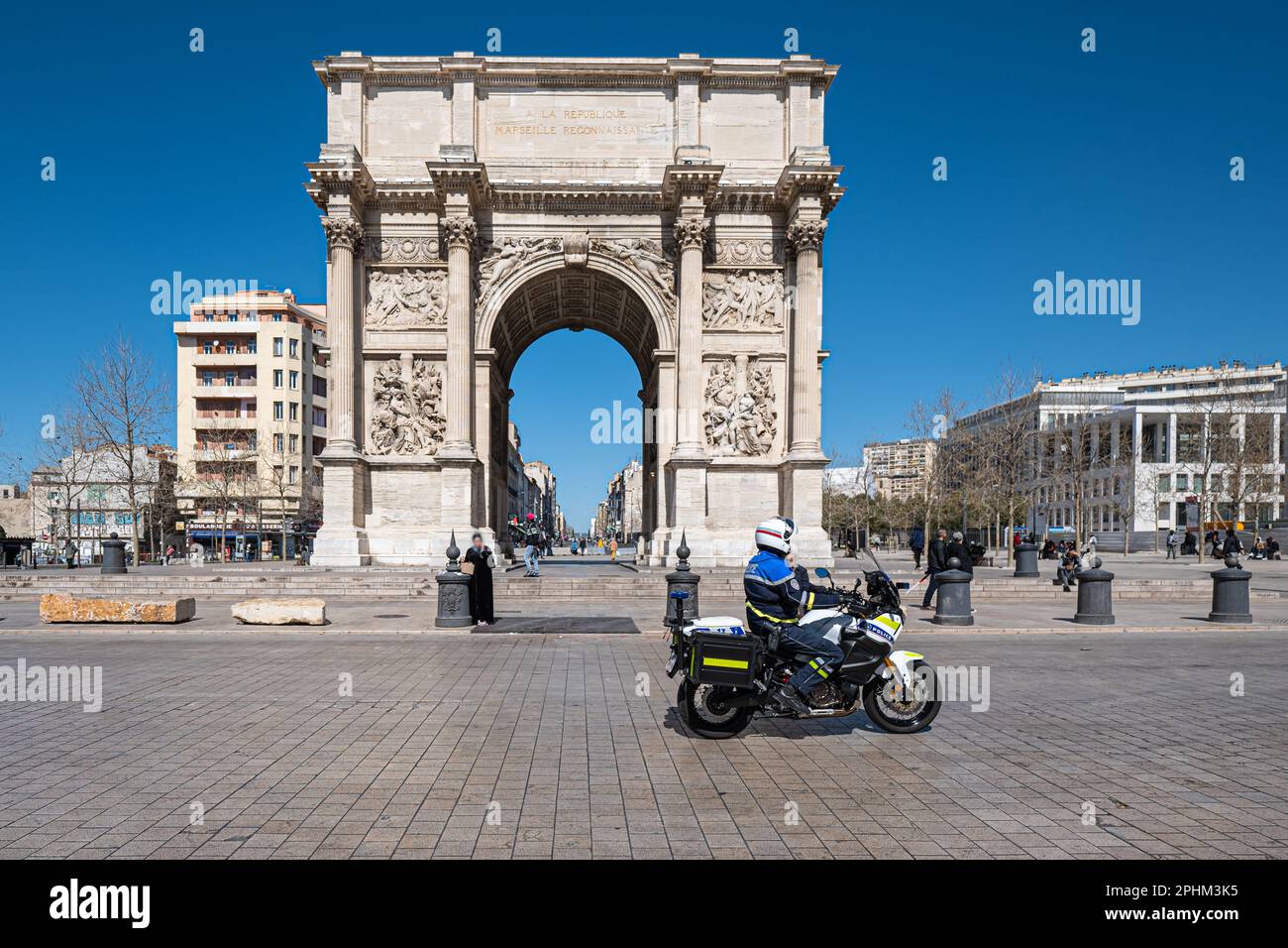 'Arc de Triomphe de la Porte d'Aix est un monument emblématique de la ville de Marseille, situé dans le quartier historique de la Joliette. Stock Photo