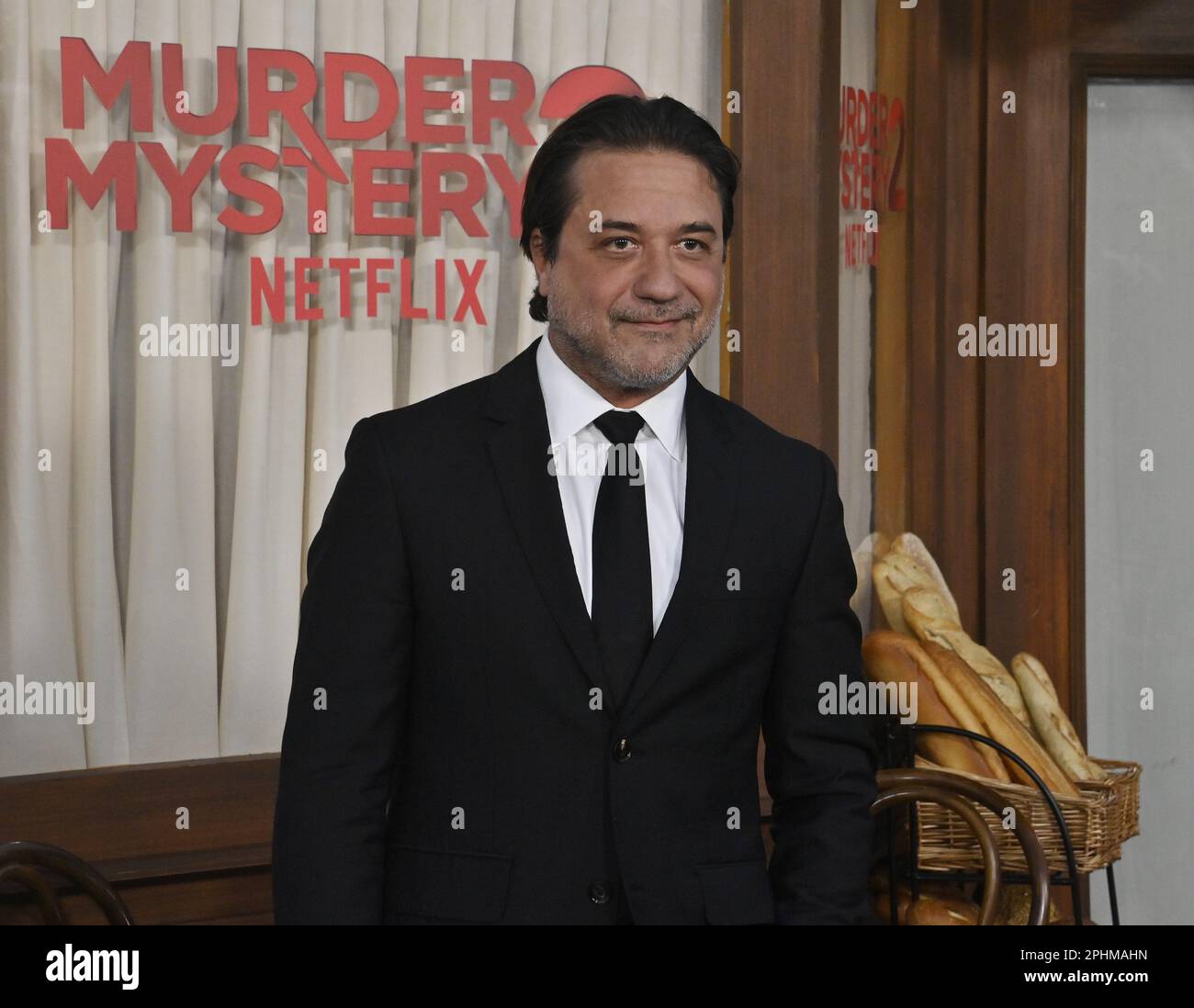 Cast of Netflix's Murder Mystery 2 pose together at their premiere in Los  Angeles 