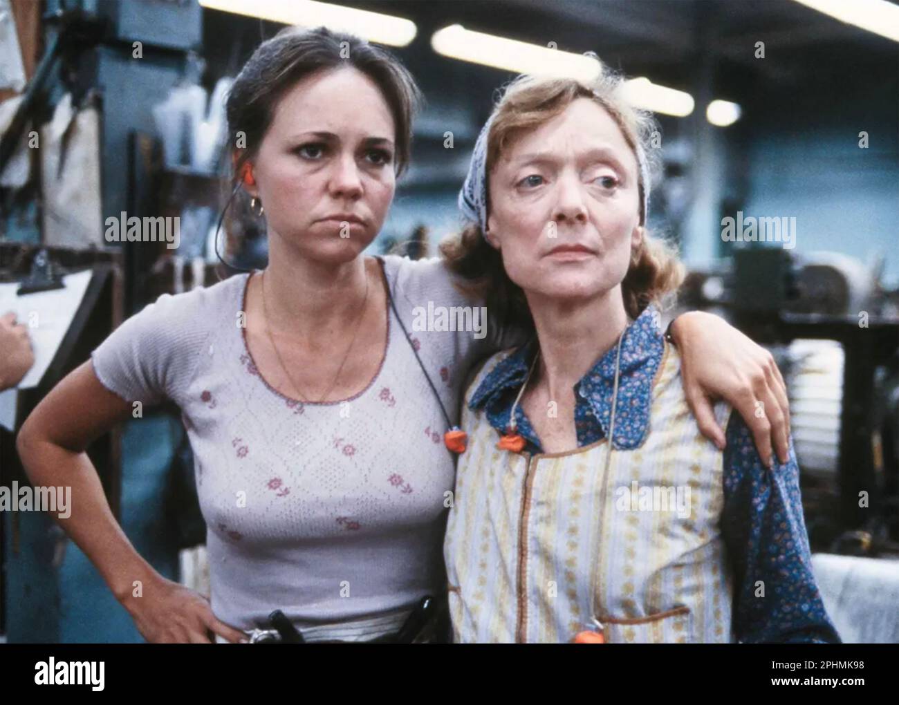 NORMA NRAE 1979 20th Century Fox film with Sally Field at left and Barbara Baxley Stock Photo