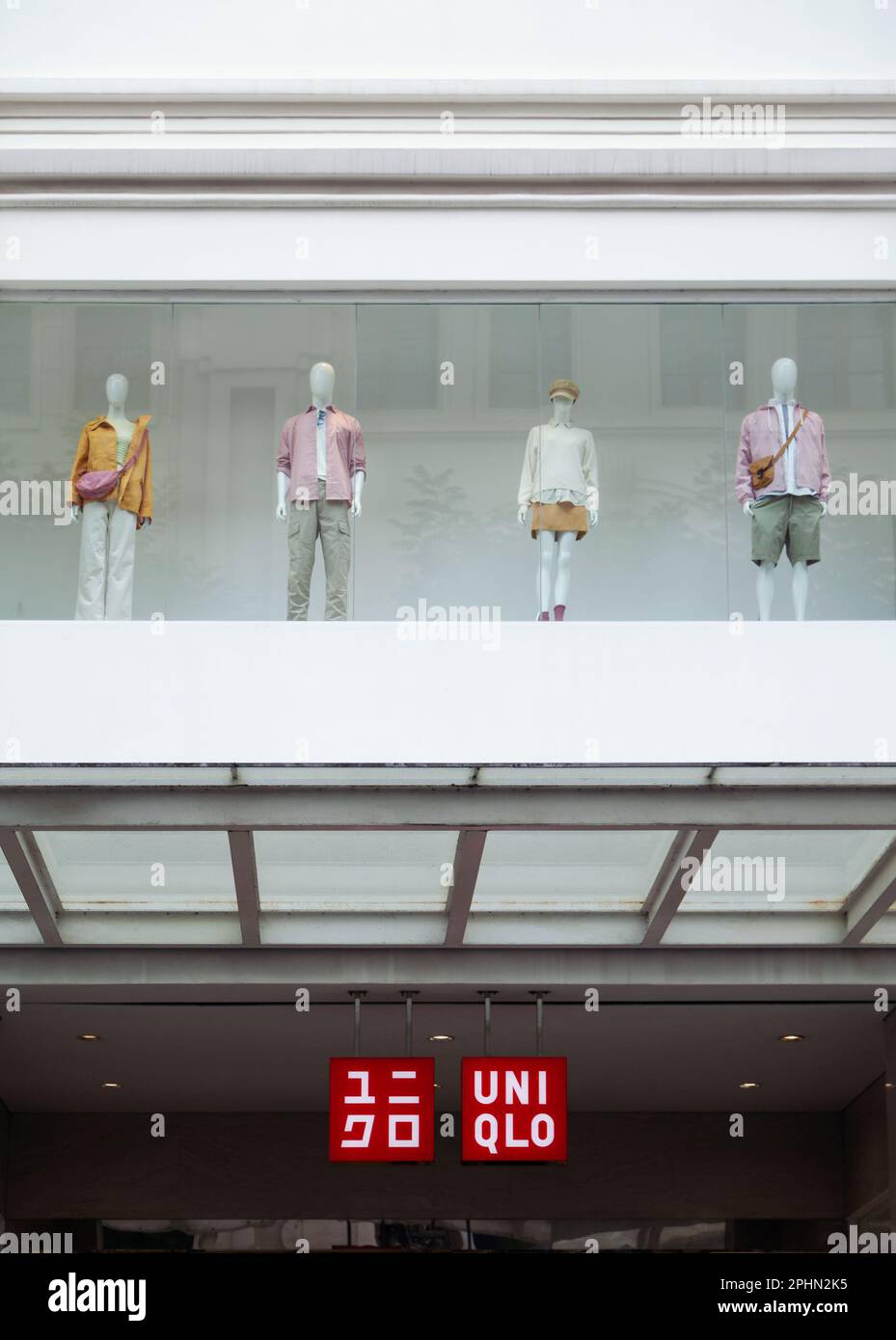 Uniqlo Shop Sign Text Store Brand Logo Japanese Casual Wear Chain Designer  Manufacturer Retailer Editorial Stock Image  Image of retailer text  276381619