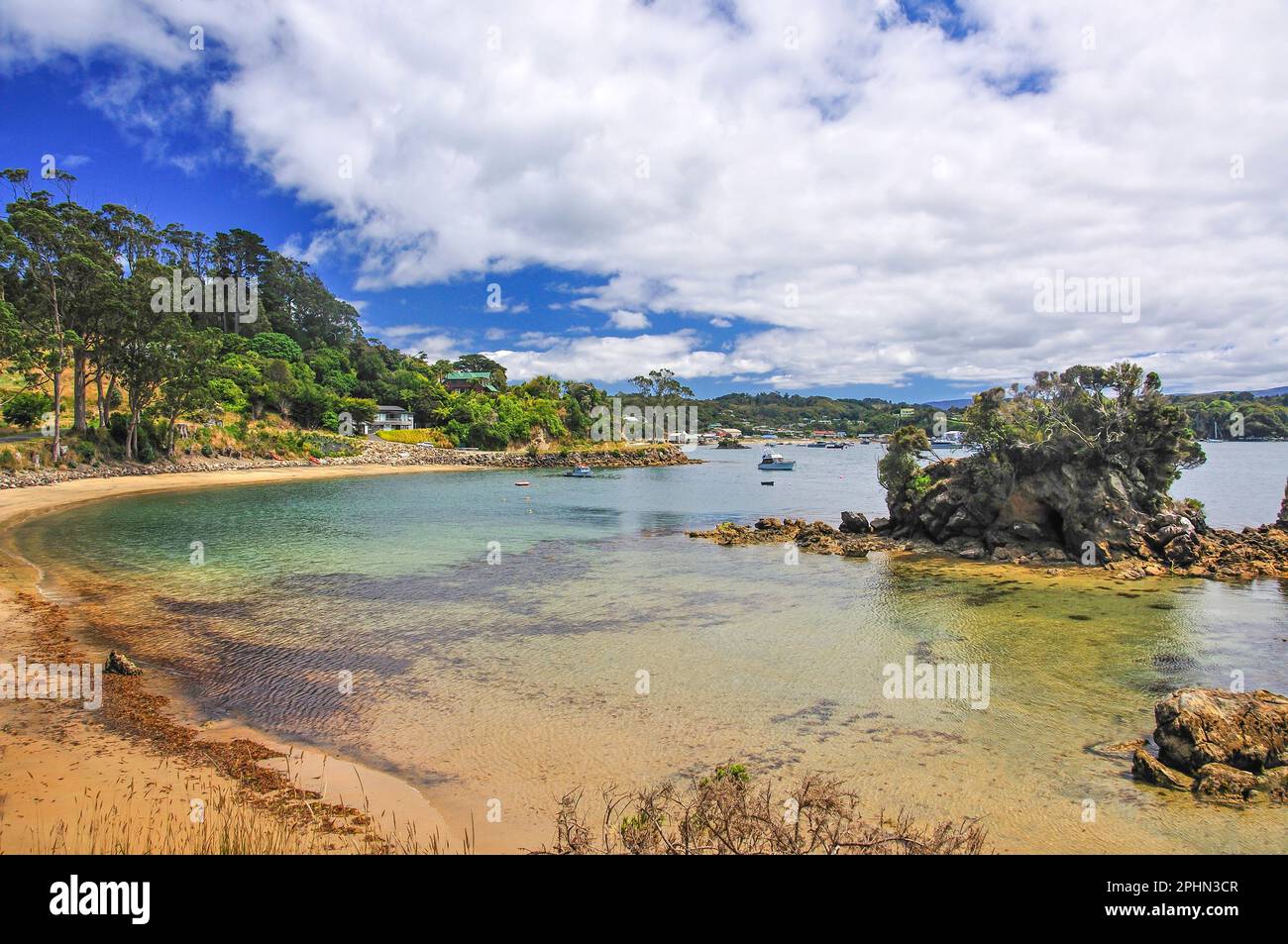 Lonnekers Beach, Halfmoon Bay, Oban, Stewart Island (Rakiura), Southland Region, New Zealand Stock Photo