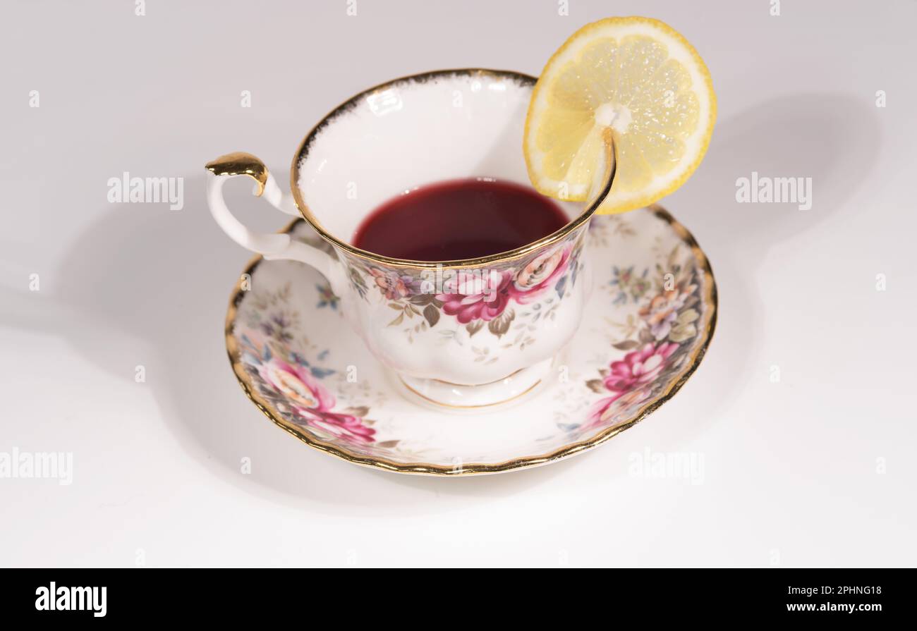 una tazza di the molto elegante, il thè delle grandi occasioni, bellissima tazza decorata Stock Photo