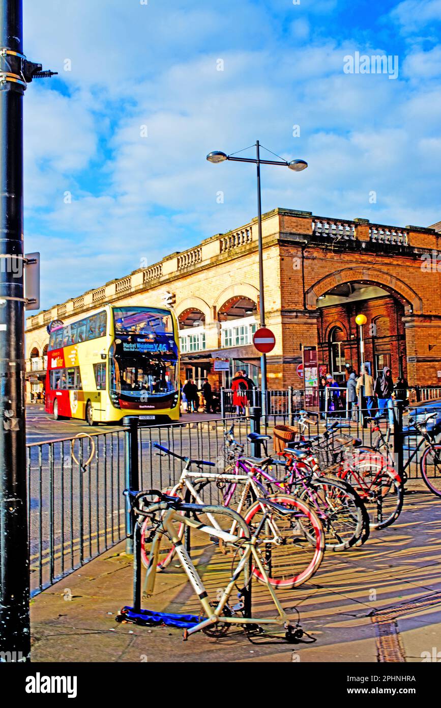 Railway station concourse hires stock photography and images Alamy