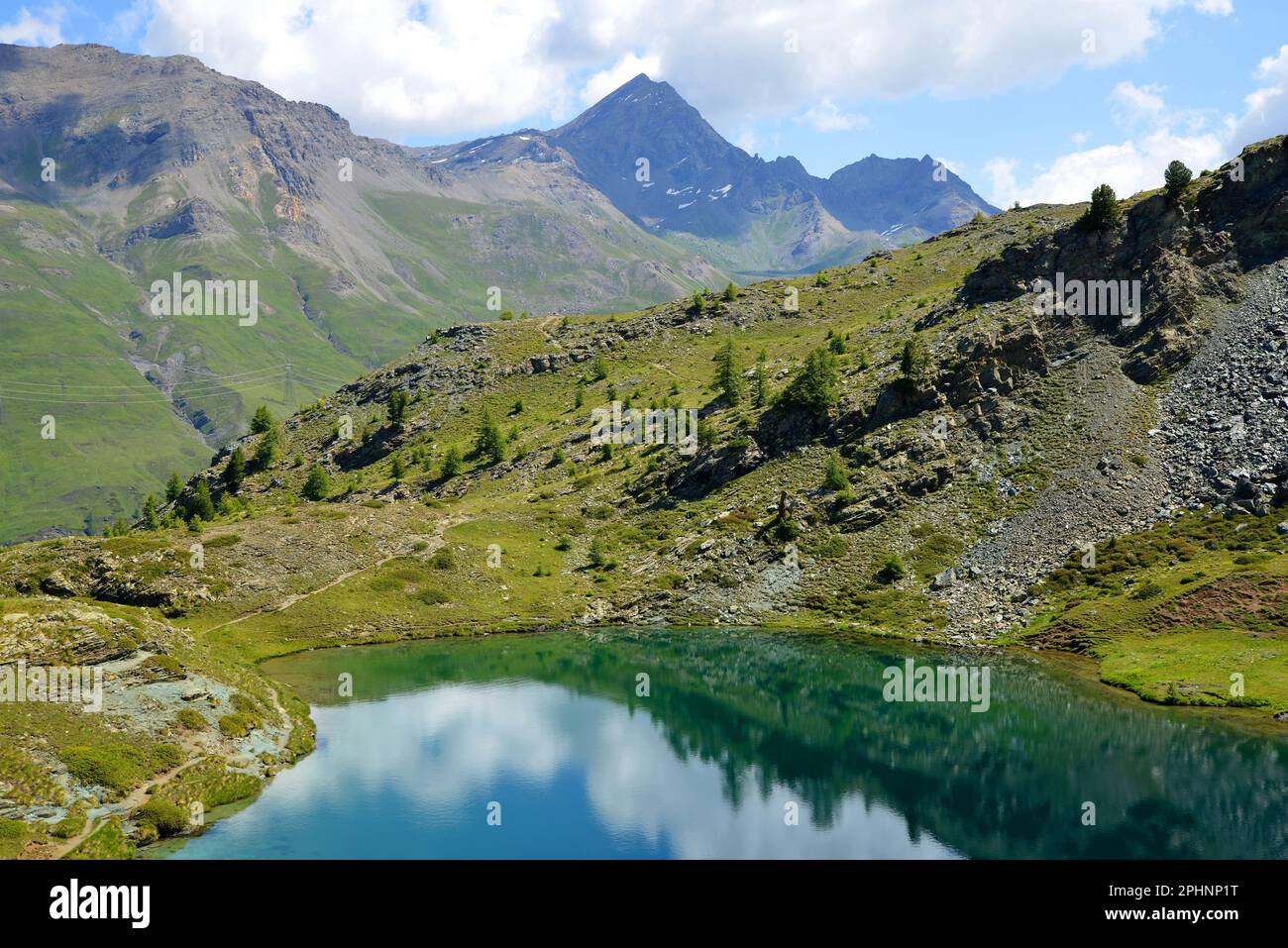 Mountain lake Lago di Loie in National park Gran Paradiso, Lillaz ...