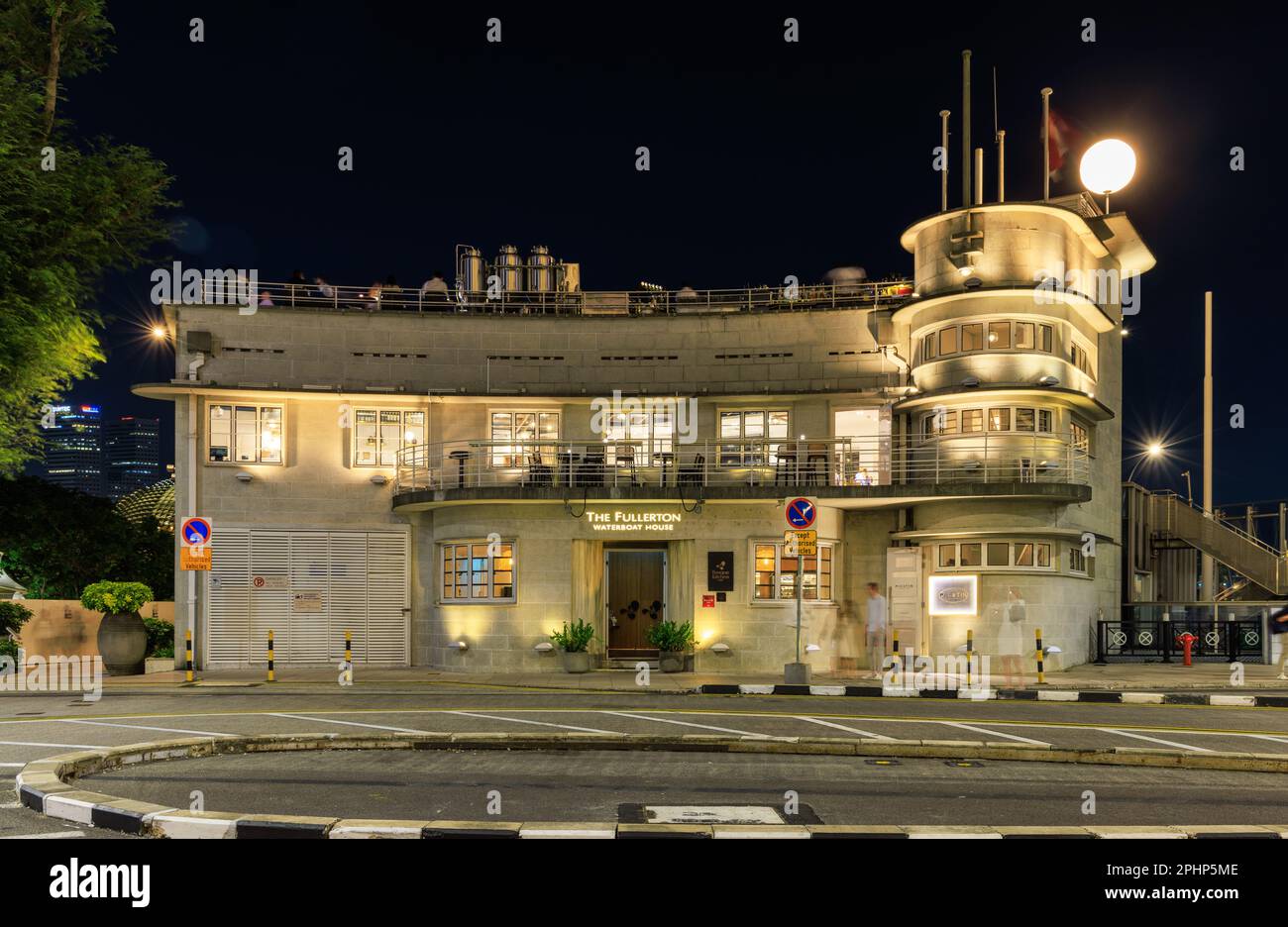 The Fullerton Waterboat House at night, Singapore Stock Photo Alamy