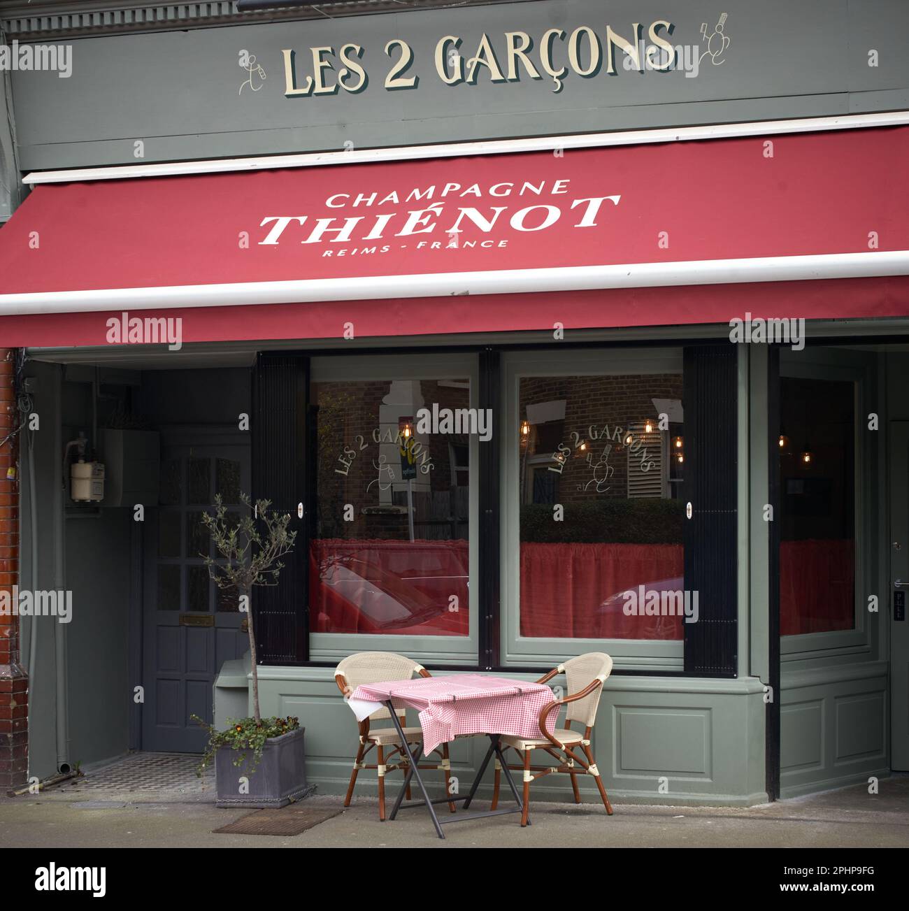Les 2 Garçons French restaurant, Crouch End, London Borough of Haringey, England, United Kingdom. Stock Photo