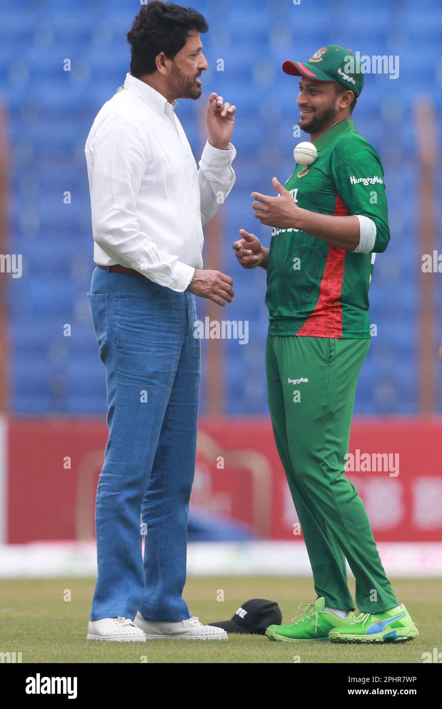 Commentator Atahar Ali Khan (L) and Captain Shakib Al Hasan (R) before ...