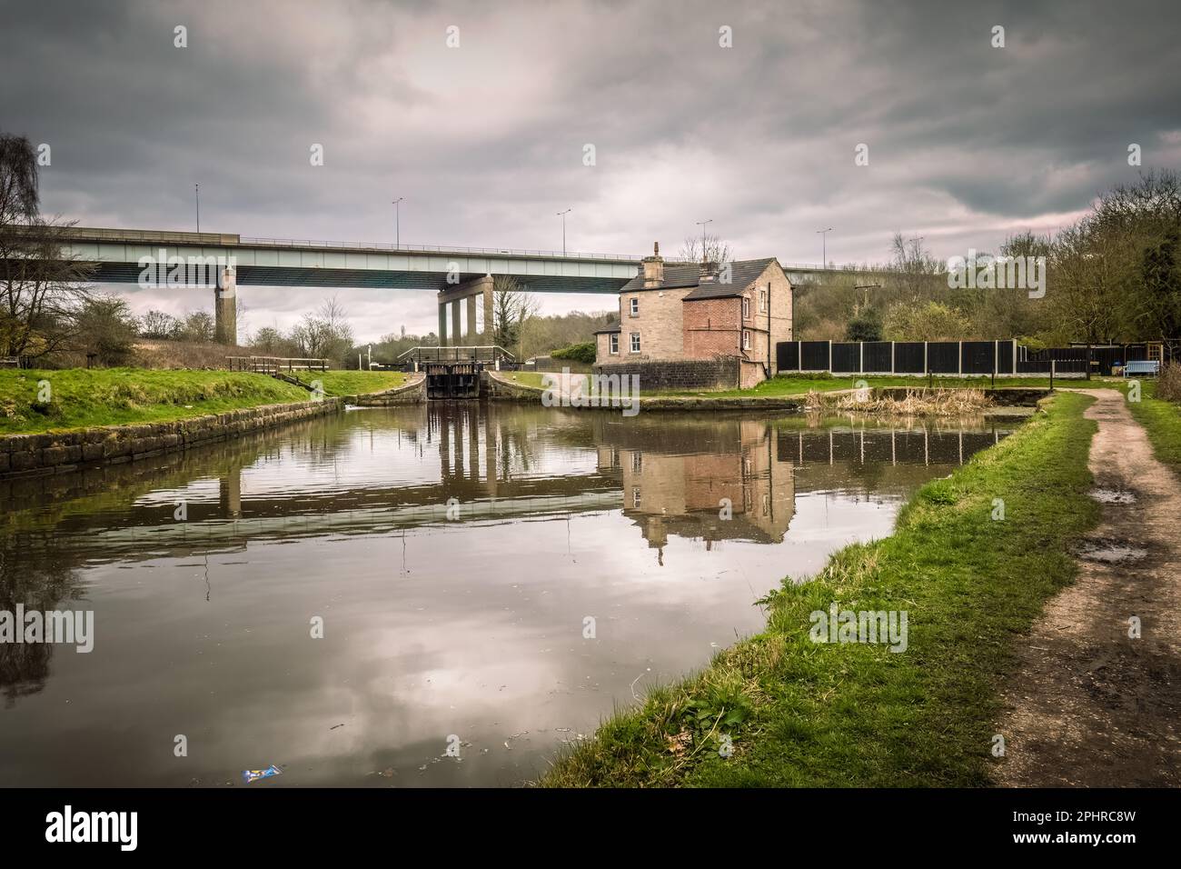 26.03.2023 Appley Bridge, Lancashire, UK. The Leeds Liverpool canal at