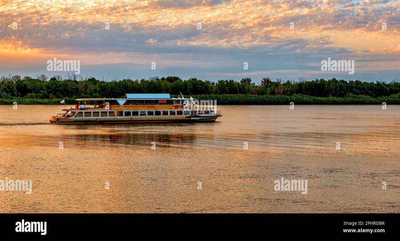 Large sailing ship at sunset hi-res stock photography and images - Alamy