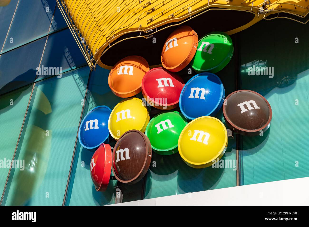 m&m's バナー　特大 M&M's Milk Chocolate Candies Party Size - 38-oz. Resealable Bag